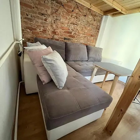 Cosy In The Centre Close To Park And Bus Station Appartamento *